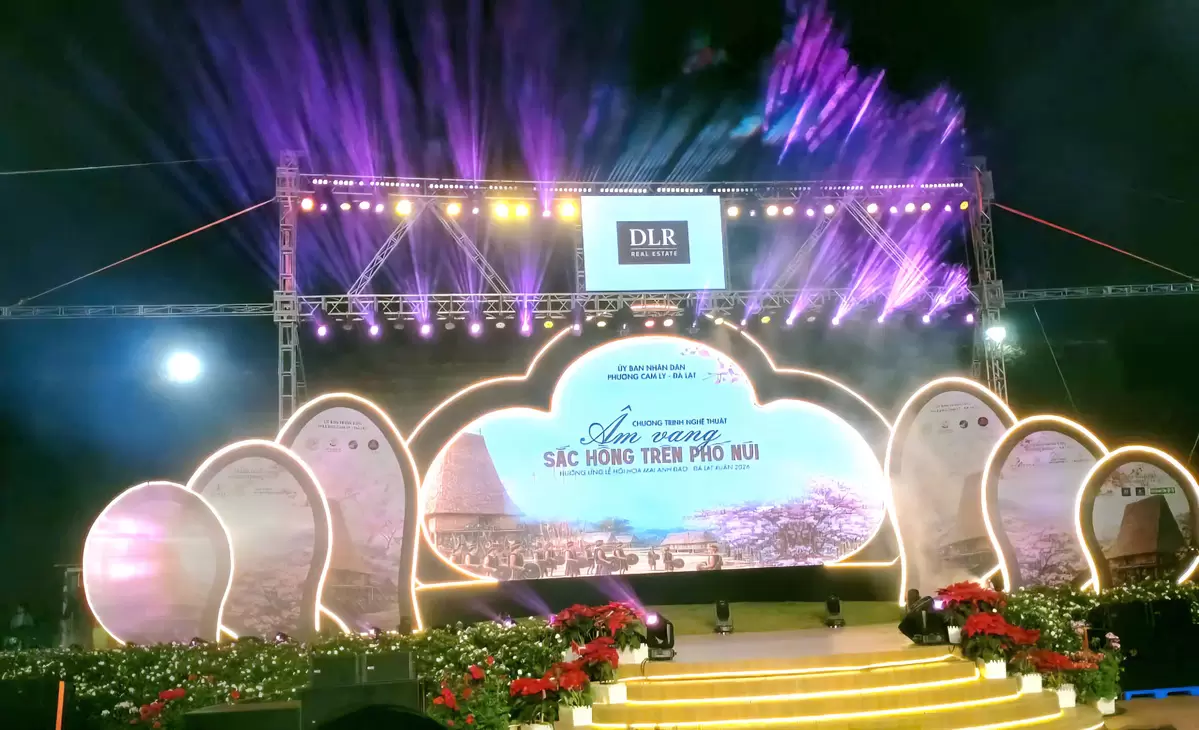 Công ty CP Địa ốc Đà Lạt - Nhà tài trợ Vàng tại Chương trình Nghệ thuật Âm Vang Sắc Hồng Trên Phố Núi